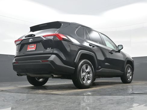 Used 2025 Toyota RAV4 XLE w/ Convenience Package image 32