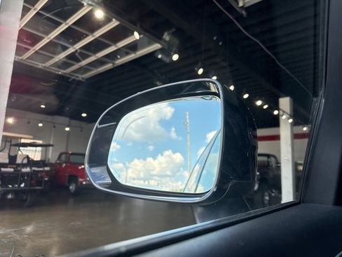 Used 2018 Volvo XC90 T6 Momentum w/ Convenience Package image 24