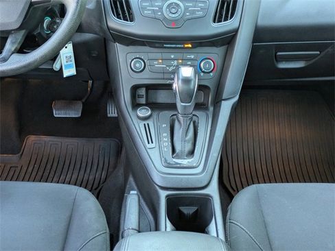 Used 2016 Ford Focus SE w/ Reverse Sensing Package image 18