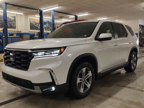 Used 2025 Honda Pilot EX-L image 29