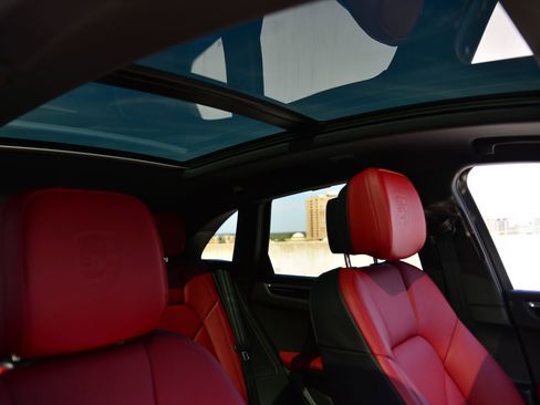 Certified 2026 Porsche Macan AWD/4WD image 15