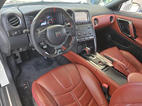 Used 2016 Nissan GT-R Premium AWD/4WD image 12