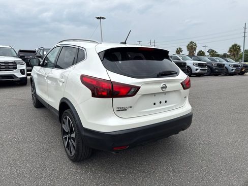 Used 2019 Nissan Rogue Sport SL w/ Premium Package FWD image 3