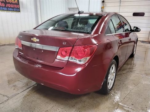 Used 2016 Chevrolet Cruze LT w/ Technology Package FWD image 3