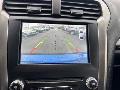 Used 2017 Ford Fusion SE w/ Equipment Group 201A image 12