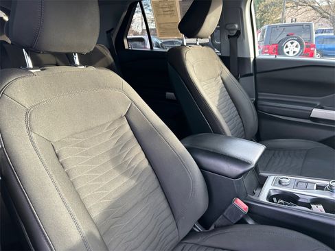 Used 2020 Ford Explorer XLT w/ Comfort Package image 16