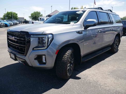 Used 2024 GMC Yukon XL AT4 w/ Technology Package AWD/4WD image 5