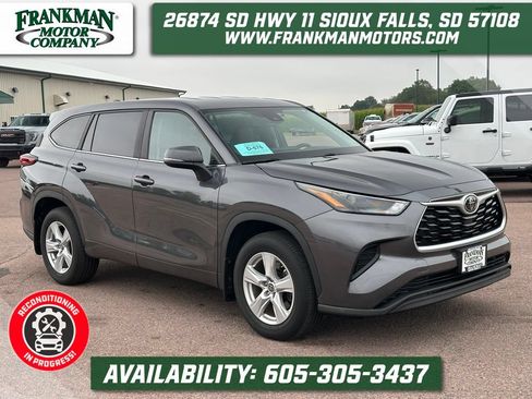 Used 2023 Toyota Highlander L FWD image 1
