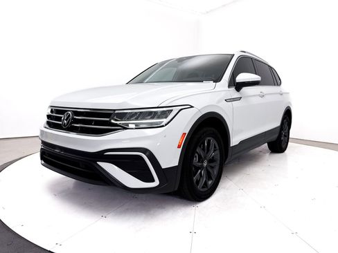 Used 2022 Volkswagen Tiguan SE FWD image 12