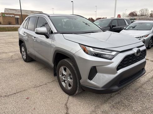 Used 2025 Toyota RAV4 XLE image 3