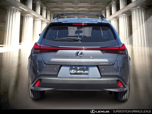 Certified 2022 Lexus UX 200 w/ Accessory Package (Z2) image 5