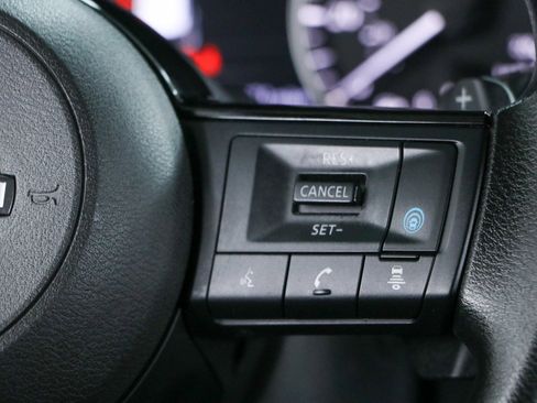 Used 2022 Nissan Rogue SV FWD image 11
