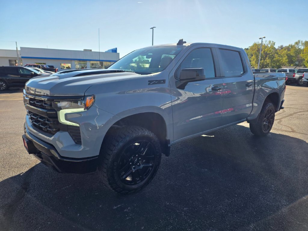 Used 2024 Chevrolet Silverado 1500 LT Trail Boss w/ Convenience Package II AWD/4WD image 4