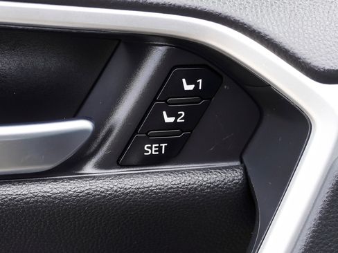 Used 2021 Toyota RAV4 Limited AWD/4WD image 19