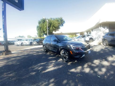 Used 2025 Kia Seltos S image 7