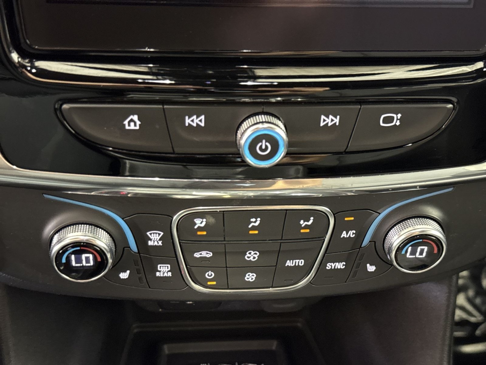 Used 2023 Chevrolet Traverse LT AWD/4WD image 22