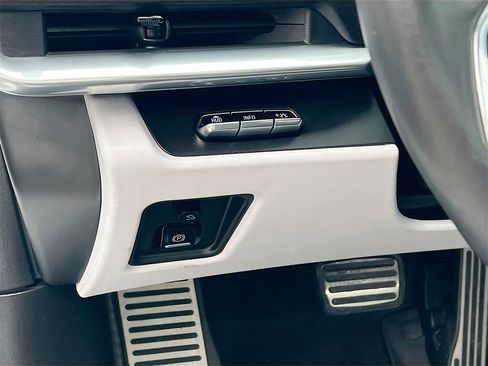 Used 2025 Chevrolet Corvette Stingray Premium Conv w/ Z51 Performance Package image 10