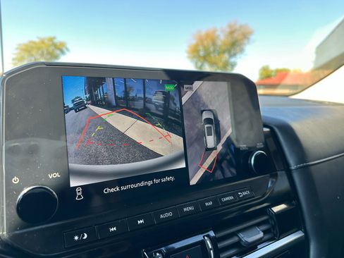 Used 2023 Nissan Pathfinder SL image 13