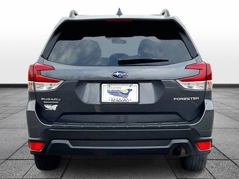 Used 2021 Subaru Forester Premium image 4