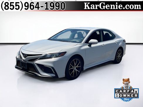Used 2023 Toyota Camry SE FWD image 1