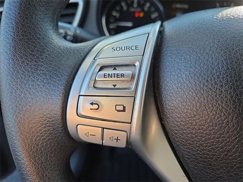 Used 2015 Nissan Rogue SV image 21