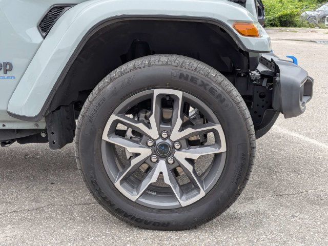 Used 2024 Jeep Wrangler Unlimited AWD/4WD image 12