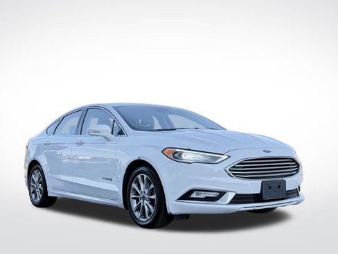 Used 2017 Ford Fusion SE w/ Equipment Group 602A image 3