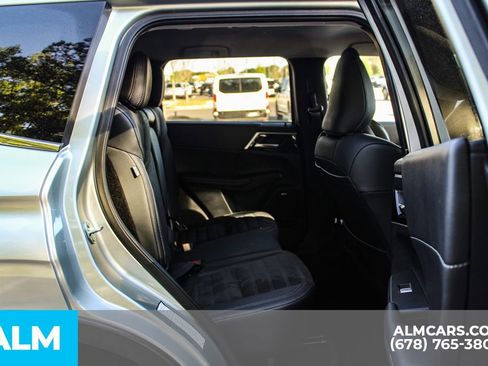 Used 2025 Mitsubishi Outlander SE FWD image 22