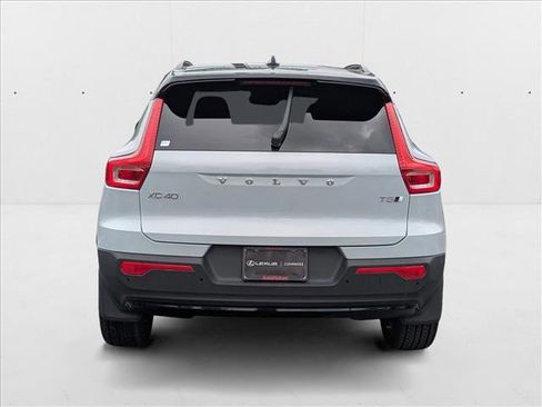 Used 2022 Volvo XC40 T5 R-Design w/ Protection Package Premier image 6