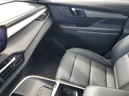 Used 2025 Buick Enclave Preferred image 26