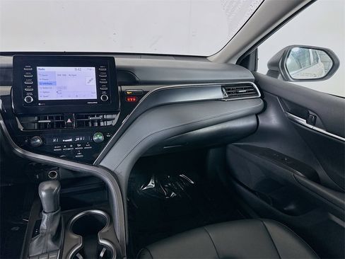 Used 2024 Toyota Camry SE image 19
