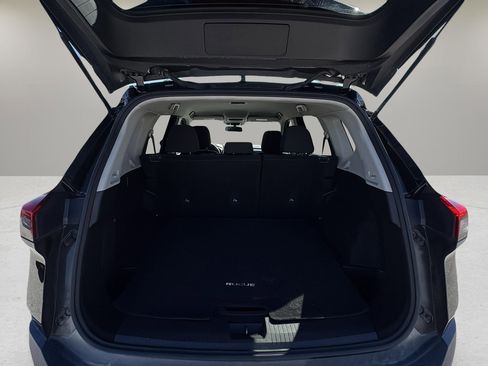 Used 2023 Nissan Rogue S image 16