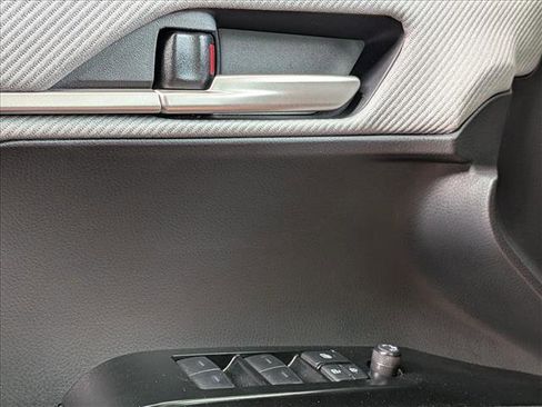 Used 2025 Toyota Camry SE image 4