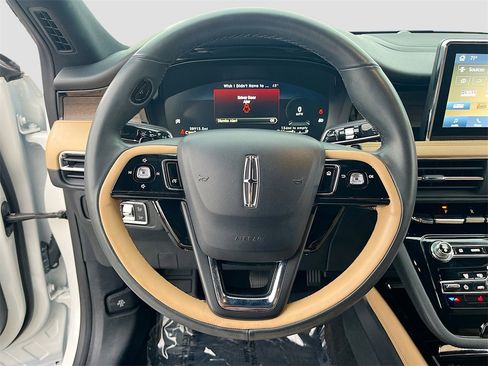 Used 2021 Lincoln Corsair Reserve image 11