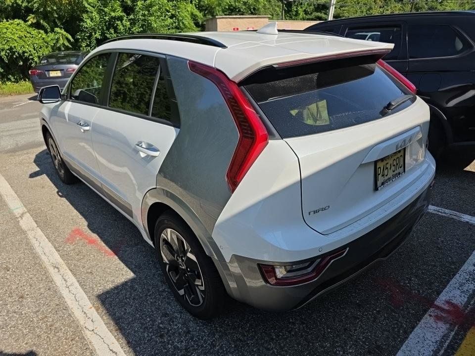 Certified 2023 Kia Niro Wave FWD image 4