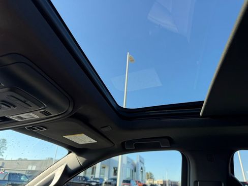 Used 2021 Chevrolet Tahoe Z71 w/ Rear Media and Nav Package image 21