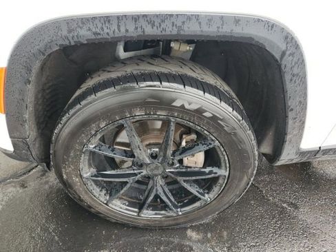 Used 2023 Jeep Grand Cherokee L Limited image 7