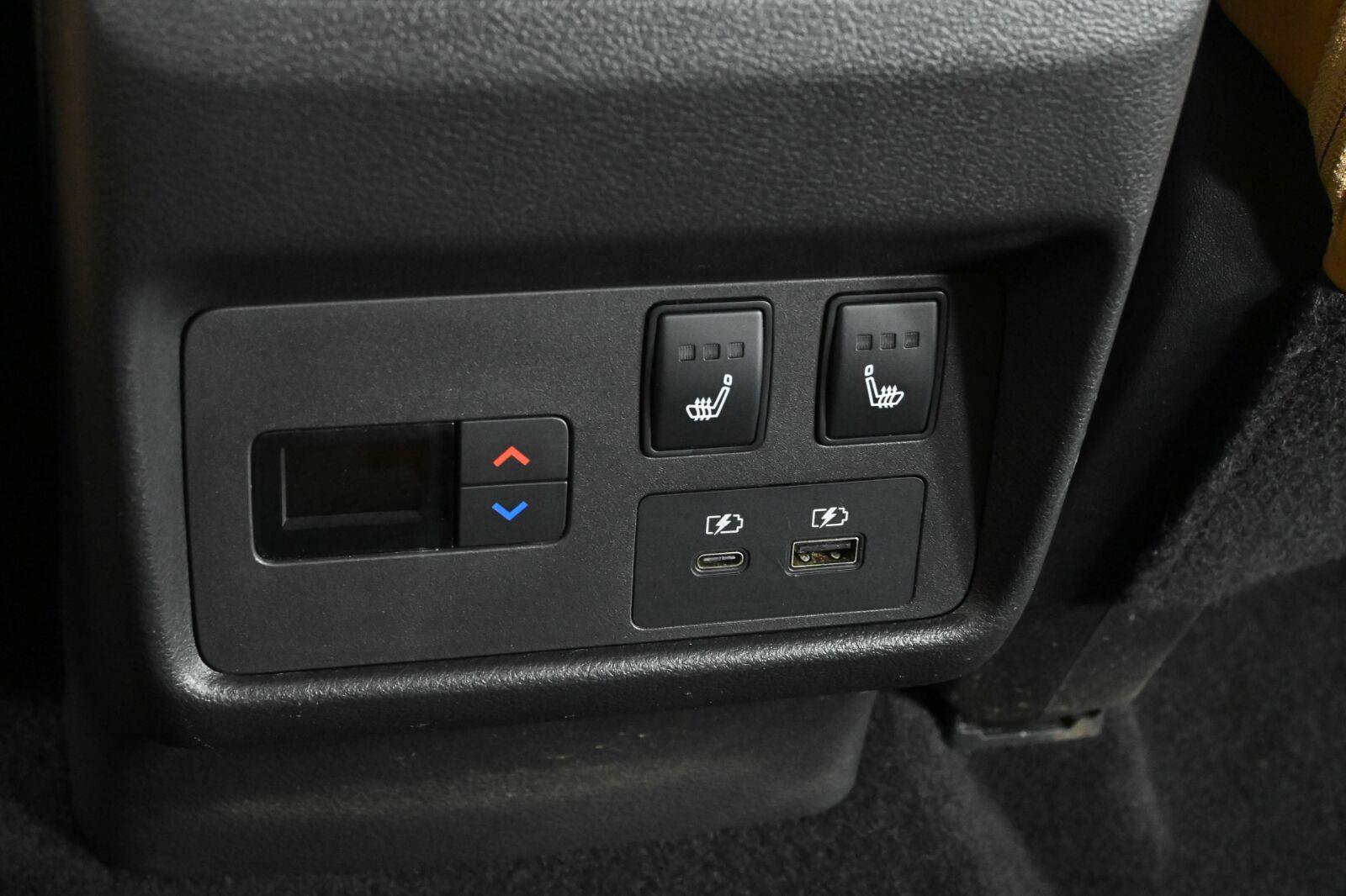 Used 2022 Nissan Rogue Platinum w/ Head-Up Display Package FWD image 16