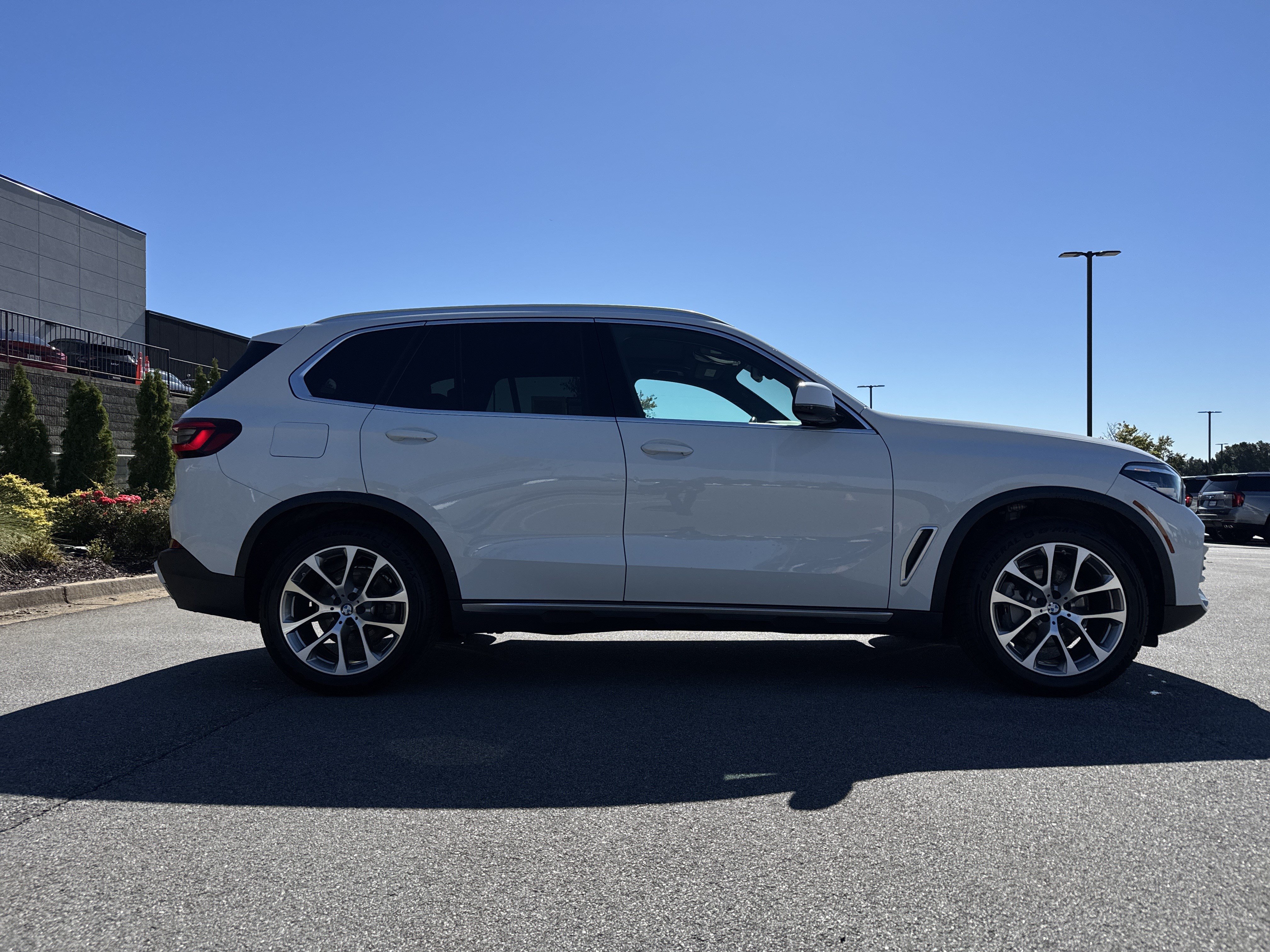 Used 2022 BMW X5 xDrive40i AWD/4WD image 11