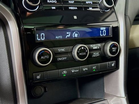 Used 2022 Subaru Ascent Limited w/ Technology Package image 16