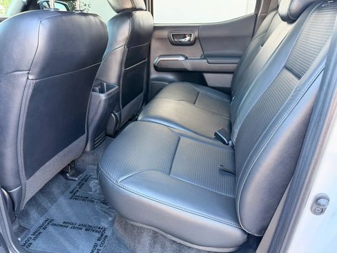 Used 2019 Toyota Tacoma TRD Off-Road w/ TRD Premium Off Road Package RWD image 15