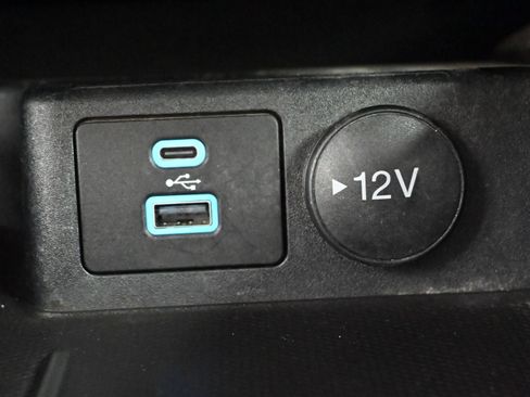 Used 2022 Ford Escape SE w/ SE Sport Appearance Package AWD/4WD image 19