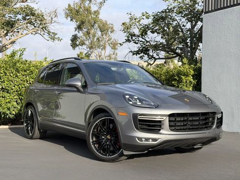 Used 2017 Porsche Cayenne Turbo image 1