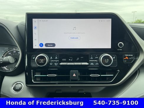 Used 2023 Toyota Highlander XLE FWD image 21
