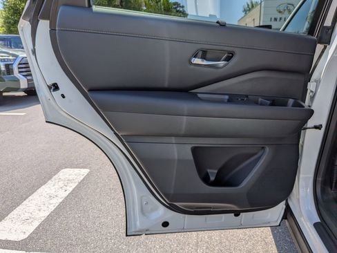 Used 2023 Nissan Pathfinder SL w/ Black Appearance Package AWD/4WD image 27