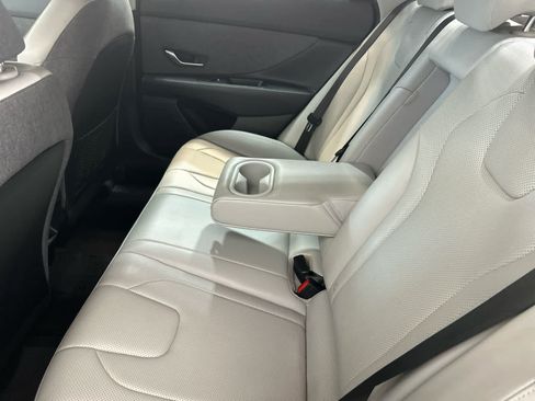 Used 2024 Hyundai Elantra Limited FWD image 5
