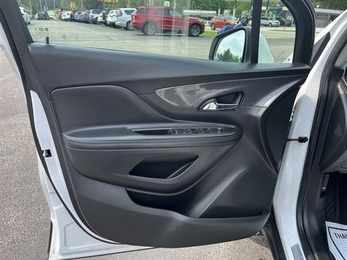 Used 2020 Buick Encore Preferred AWD/4WD image 17