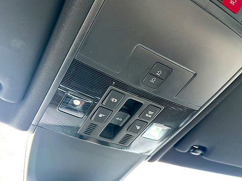 Used 2024 Volkswagen Tiguan SE R-Line w/ MDO Package, Three-Row FWD image 38