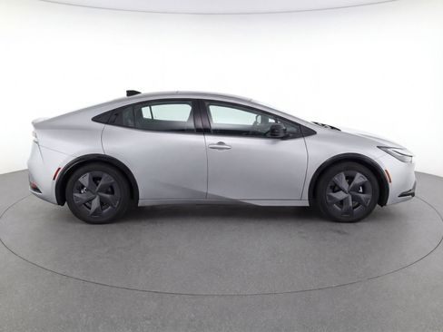 Used 2025 Toyota Prius LE FWD image 11