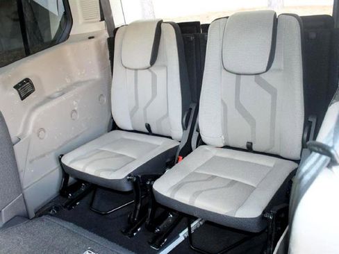 Used 2015 Ford Transit Connect XLT image 12